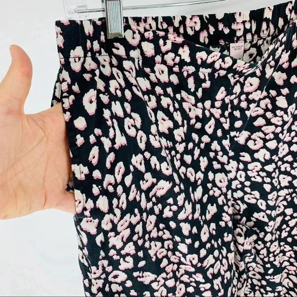 Victoria’s Secret LONG cheetah leopard print pants - Picture 3 of 9